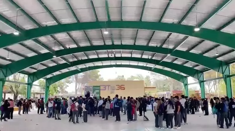 El alcalde Carlos Villarreal recordó que la gestión de esta obra llevaba más de cuatro décadas siendo solicitada por la comunidad del plantel sin resultados.