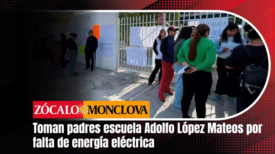 Las familias colgaron pancartas en las paredes del plantel, 