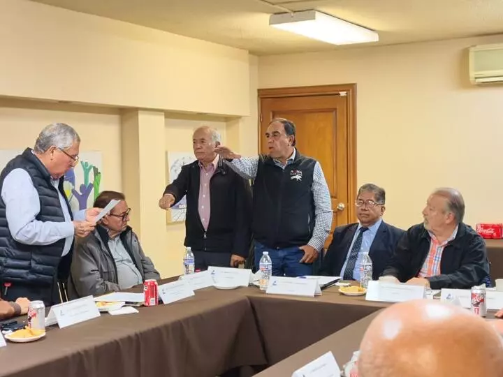 Esta es la tercera ocasión en que Valdés está al frente de la Canaco, pues ya había tenido dos periodos como presidente, cada uno de tres años; el actual será de un máximo de un año.