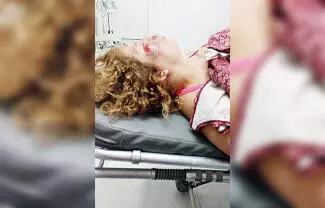 Una noche que parecía transcurrir con normalidad terminó en un fuerte susto para una joven mujer.