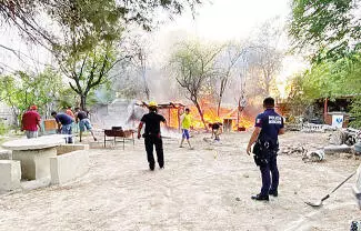 Una intensa movilización de cuerpos de emergencia se registró la tarde del viernes en la colonia Pueblo Nuevo.
