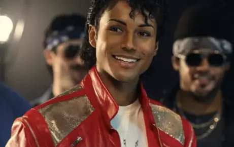 Con un arranque de 40 millones de dólares en su primer día, la cinta de Michael Jackson se posiciona como uno de los estrenos biográficos más exitosos.