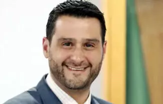 Indagatoria contra Arturo Serrano Meneses se suma a acusación por soborno de 6 mdp en la licitación del parque vehicular de la institución