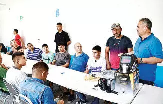 El Alcalde de Cuatro Ciénegas llevó a cabo la entrega de una máquina de soldadura, así como equipo de protección