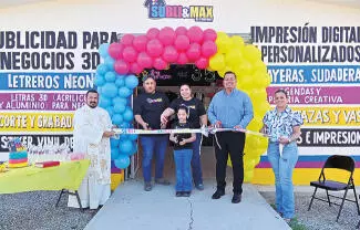 El l Edil felicitó a los jóvenes emprendedores Nohely y Jesús, por su esfuerzo y visión para emprender en San Buenaventura