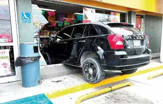 Un momento de distracción terminó en un aparatoso accidente