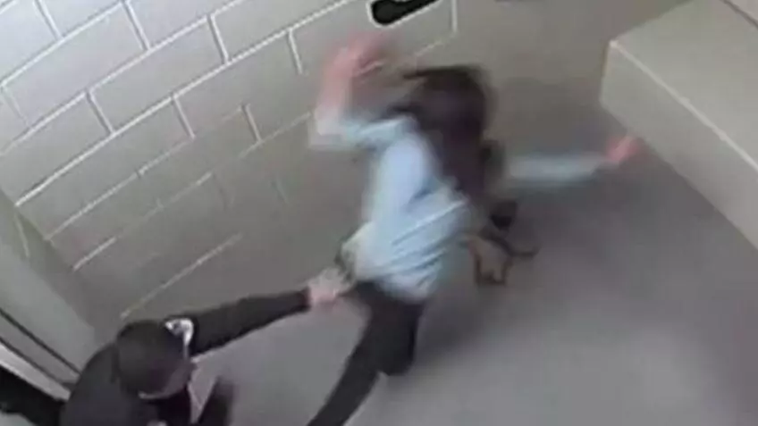 Algunos usuarios que difunden el vídeo lo vinculan con la “violencia del presidente Donald Trump en contra de las mujeres de Estados Unidos, sin em