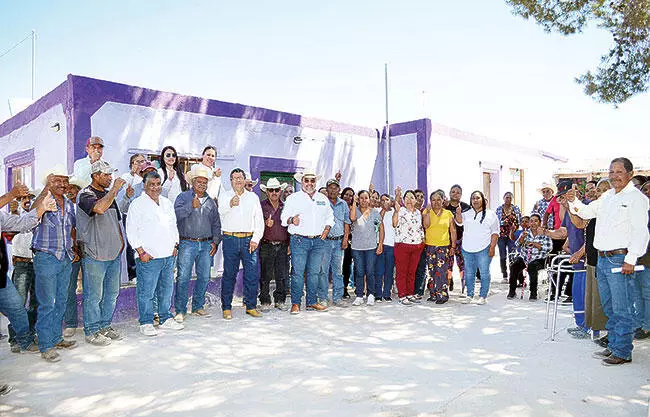 Recorre comunidades rurales y escucha necesidades de productores de candelilla y ganaderos