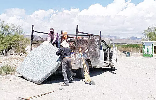 Llevan a cabo fumigaciones con termonebulizadora en la madrugada