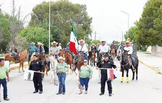 Para celebrar el 91 aniversario del ejido 1 de Mayo, la mañana de ayer se realizó una gran cabalgata.
