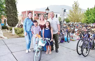 El Gobierno Municipal de Cuatro Ciénegas, en coordinación con el DIF Municipal, celebró el Día de la Niñez con una serie de actividades.