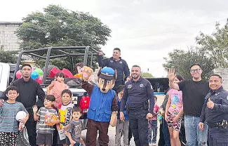 Elementos municipales refuerzan la proximidad social y llevan alegría a los pequeños