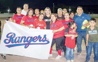La alcaldesa Yesica Sifuentes Zamora, encabezó el arranque de la obra de rehabilitación e instalación de pasto sintético en el campo de beisbol.