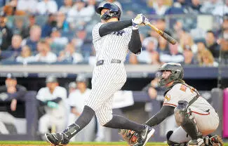 Aaron Judge puso a Nueva York al frente en la primera entrada con su 14to jonrón, el mayor total de la MLB, como parte de una noche de cuatro carrera
