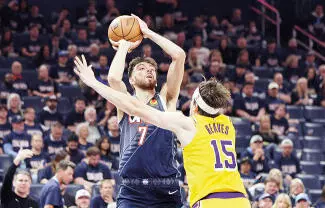 El actual campeón de la NBA aprovechó las bajas de los angelinos para conseguir el segundo triunfo en la Semifinal 