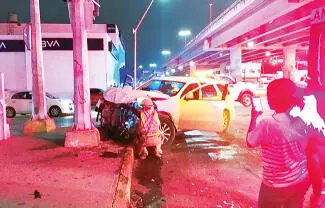 El accidente dejó como saldo daños materiales y la pareja con molestias físicas