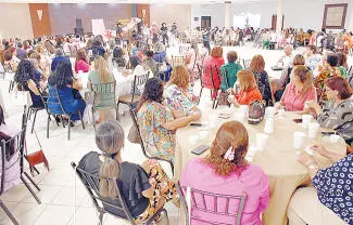 Para festejar el Día de las Madres, el Sindicato Nacional de Trabajadores de la Educación realizó la mañana de ayer, una celebración.