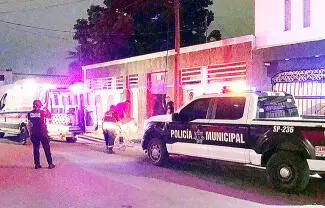 Una mujer de 79 años resultó lesionada, tras sufrir una caída dentro de su domicilio ubicado en la colonia Tecnológico, durante la noche de ayer.