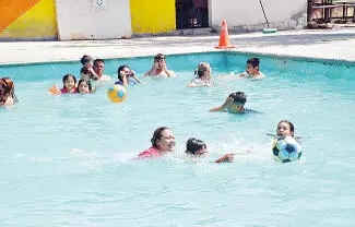 El ascenso en las temperaturas ha generado que el panorama para los balnearios de Monclova mejore.