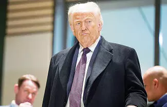Al afirmar que su estrategia reducirá tráfico de droga vía terrestre, Trump dijo que cárteles del narcotráfico son quienes gobiernan México. 