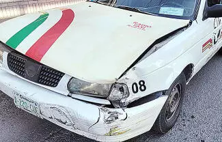 El accidente dejó severos daños materiales en el vehículo de alquiler