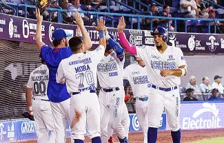 La ofensiva de La Furia Azul no tuvo piedad frente al odiado rival regio, a quienes a punta de palos venció en el segundo juego para asegurar la serie