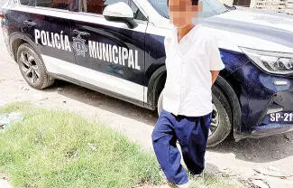 Fue sorprendido por un perro de color negro que repentinamente se lanzó en su contra