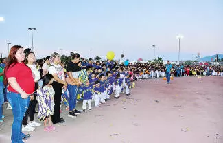 Con un multicolorido desfile en la Unidad Deportiva, arrancó la nueva temporada