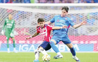 Cruz Azul no pudo hacer valer la localía y ahora tendrá que ir por un triunfo a Guadalajara, a quienes una igualada les bastará para avanzar a la Final 