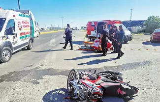 Conductor del ‘caballo de acero’ quiso ganarle el paso a un auto; terminó causando el brutal percance