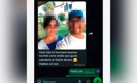 De acuerdo con el propio afectado, los responsables utilizan su identidad para comunicarse con personas de su círculo social, haciéndose pasar por él mediante mensajes de WhatsApp.