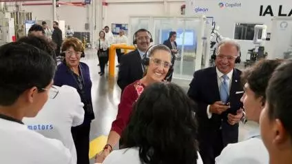 “Siempre hay que ser positivo, pero en particular cuando nos reunimos y cuando trabajamos juntos salimos adelante y eso es lo que hoy estamos viendo”, puntualizó la Presidenta de México
