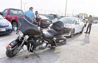 Afortunadamente el percance vial no dejó personas lesionadas, sólo leves daños materiales
