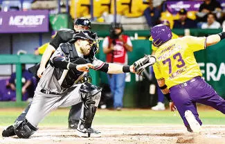 Acereros ligó su tercer triunfo de la gira triple al abrir serie ayer en Chihuahua.