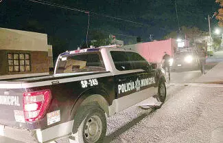 De acuerdo con los reportes, varias personas se encontraban involucradas en el altercado y portaban piedras y palos.