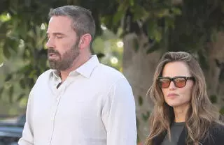 Ben Affleck y Jennifer Garner fueron vistos juntos acompañando a su hija Violet al hospital