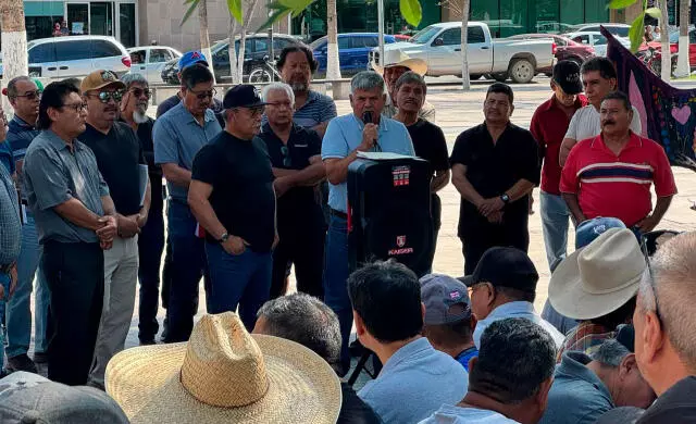 El representante de los ex trabajadores de AHMSA, que luchan por el pago de sus liquidaciones laborales, exigió que se aplique la ley para quien o qu