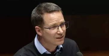 El legislador panista criticó al partido oficialista por, según dijo, haber defendido previamente al mandatario sinaloense 