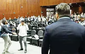 El diputado Carlos Gutiérrez Mancilla (PRI) acusó a los diputados de Morena de ser “una bola de narco políticos”, durante la discusión de la reforma para crear una comisión del INE.