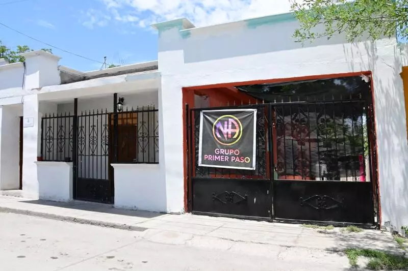 El anexo se localiza sobre la calle Manuel Ponce y, de acuerdo con madres de familia del plantel, al estar ubicado tan cerca de las instalaciones escolares, los alumnos escuchan a los internos cuando gritan