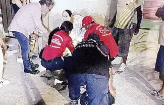 Un adulto mayor resultó con severas lesiones luego de ser atacado por un perro de la raza pitbull durante la noche del viernes.