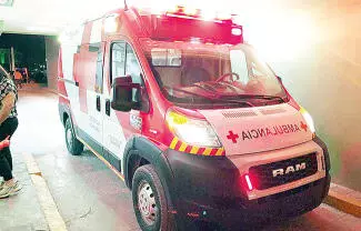 Una madre de familia fue trasladada de emergencia a un hospital, luego de presuntamente intentar salir por la puerta falsa.