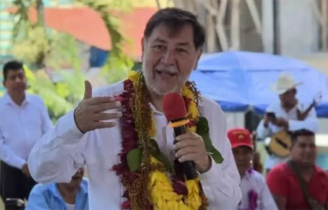 Gerardo Fernández Noroña protagonizó un momento de tensión durante un mitin realizado en Huehuetla, Puebla, luego de mostrar evidente molestia por
