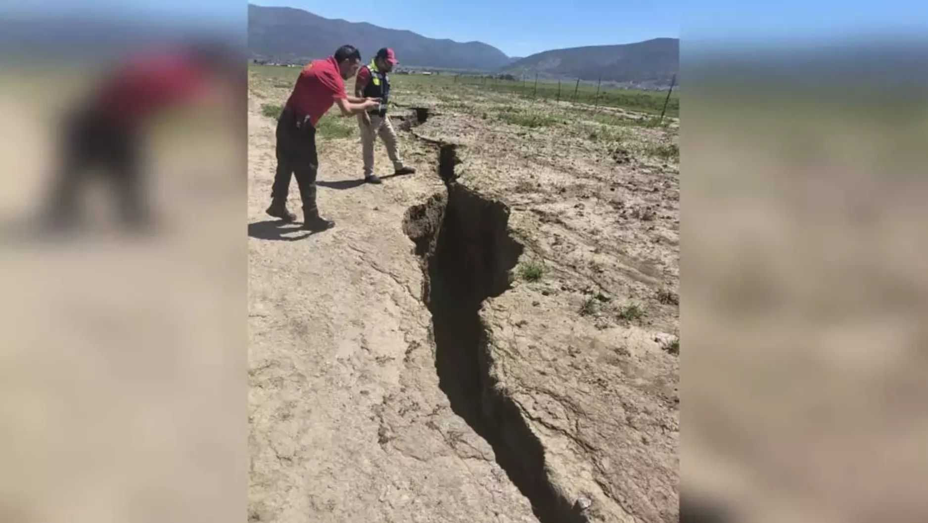 Se abre la tierra en Arteaga: aparece grieta de 200 metros y autoridades cierran la zona 