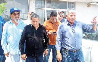 El Grupo de Defensa Laboral para trabajadores de AHMSA, que encabeza por Julián Torres, exigió formalmente frenar de inmediato el retiro de maquinar