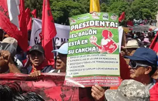 Mientras la audiencia se desarrolla, mantendrán un bloqueo sobre Paseo de la Reforma, desde la Torre del Caballito hasta Circuito Interior