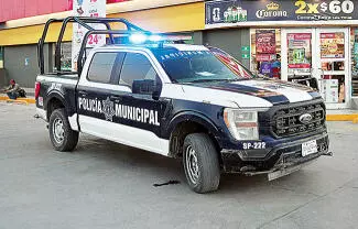 Los tres sujetos lograron escapar con dinero en efectivo y diversa mercancía