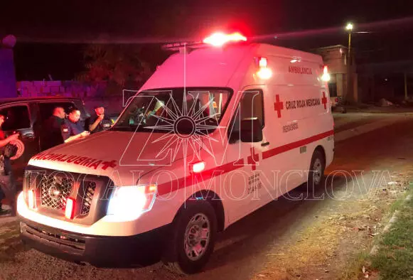 Paramédicos de la Cruz Roja Mexicana acudieron al sitio luego de recibir el reporte.