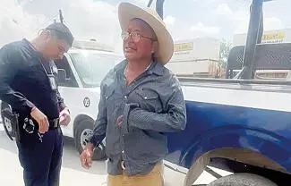 Un ebrio fue localizado tirado cerca de las vías ferroviarias en el municipio de Frontera, movilizando las autoridades municipales.