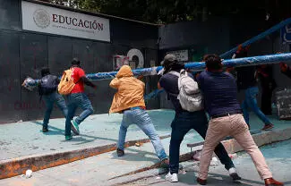 Durante la mañanera, la Mandataria federal planteó que quizá la CNTE y la ultraderecha son lo mismo